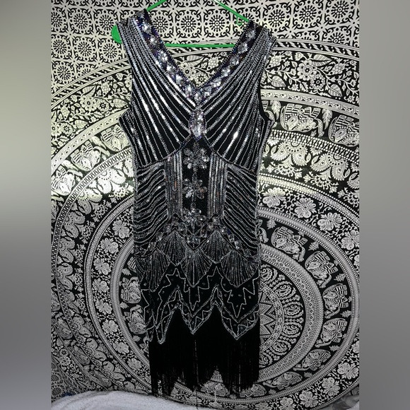 Dresses & Skirts - Women’s roaring 20s flapper dress. Size XL. New never worn, great condition.